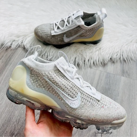 NWT Air Vapormax 2021 Women’s Shoes - Picture 2 of 9